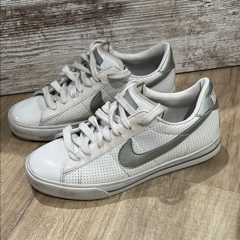 Nike Women's Sweet Classic white and silver